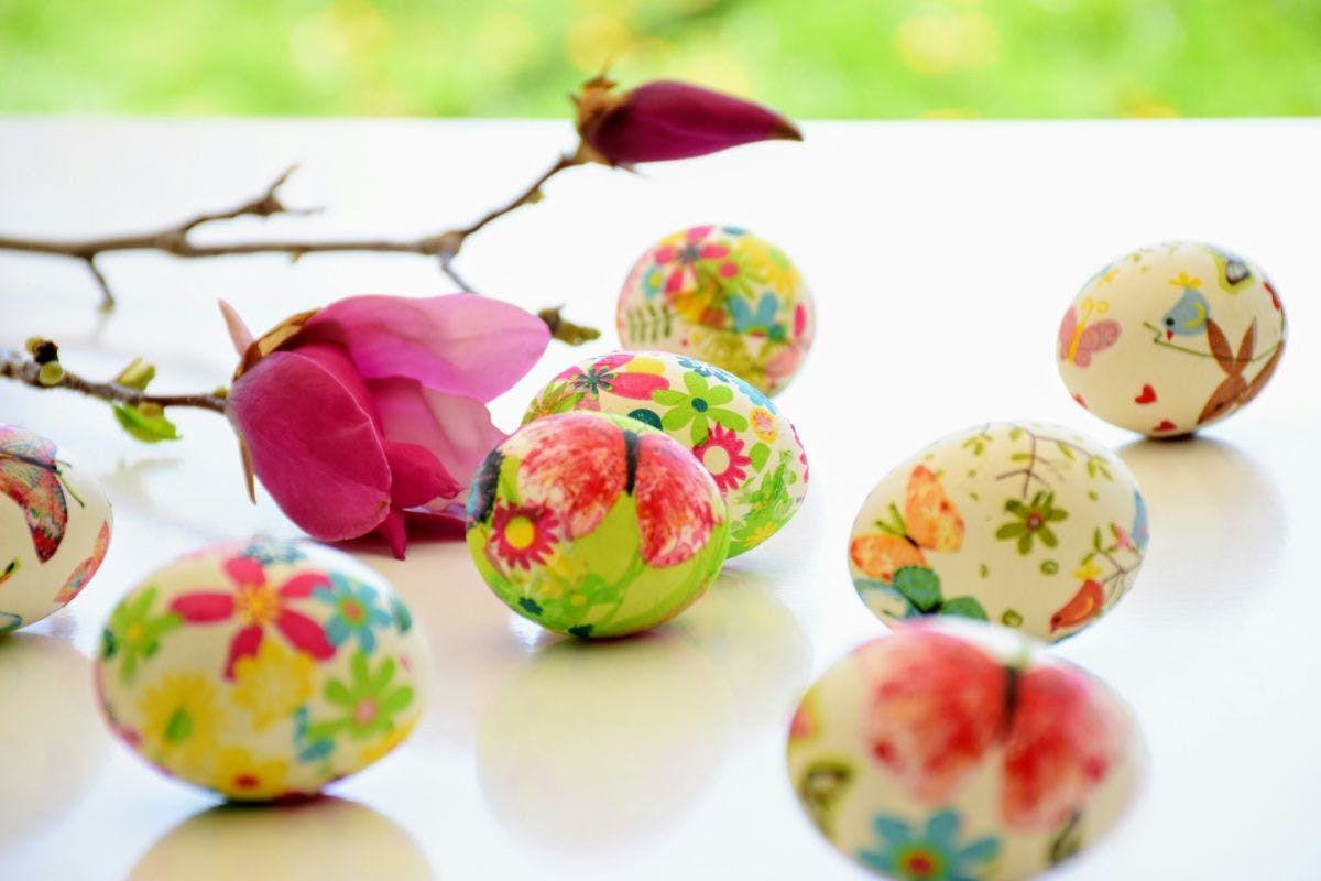 Як пофарбувати яйця на Великдень: 13 популярних способів