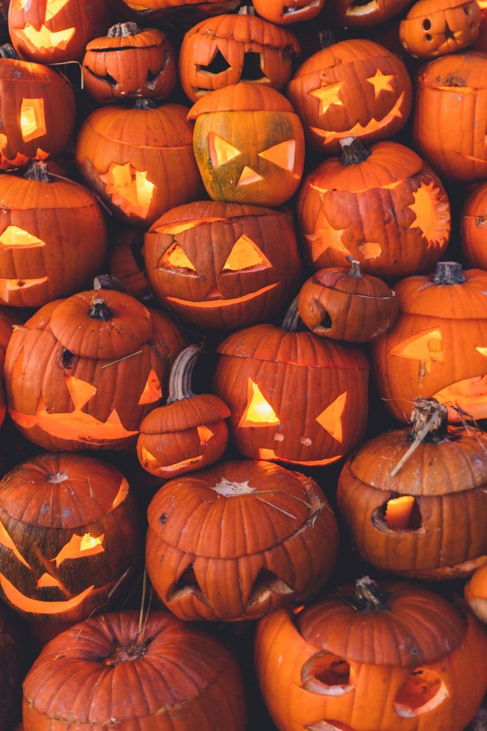 Гарбузові ліхтарі або Jack-o'-lantern: секрети різьблення на Хелловін